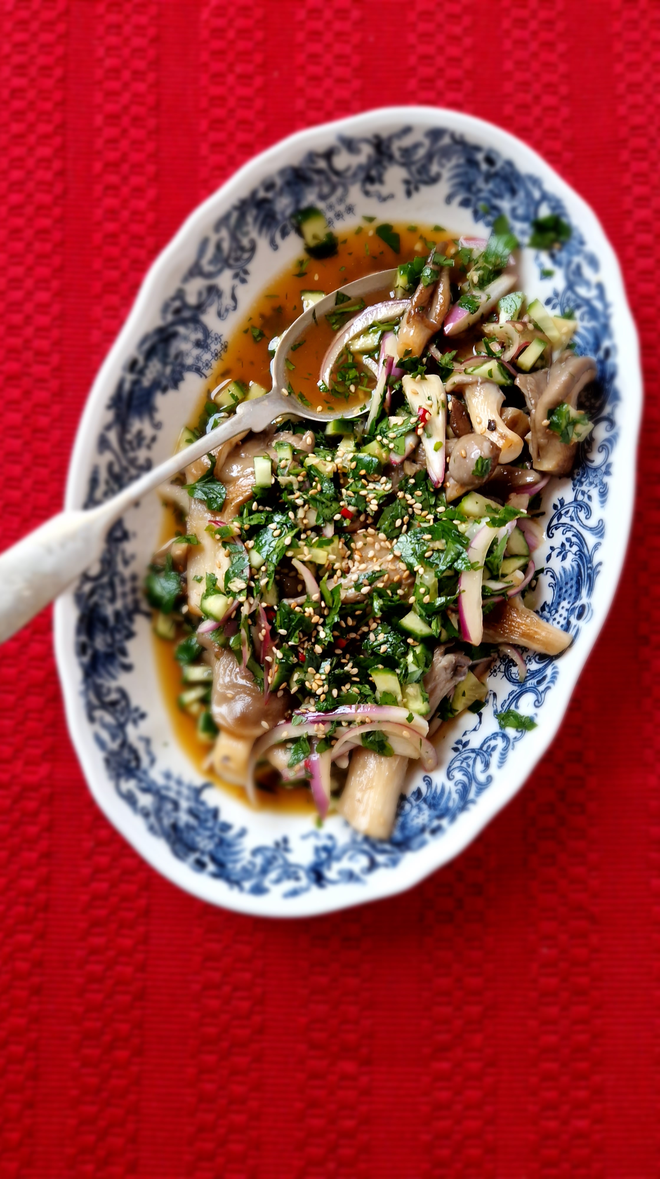 Scharfer Thai-Salat mit Austernpilzen