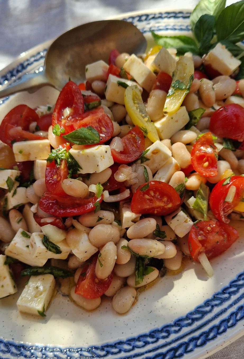 Tomatensalat mit weißen Bohnen & Feta