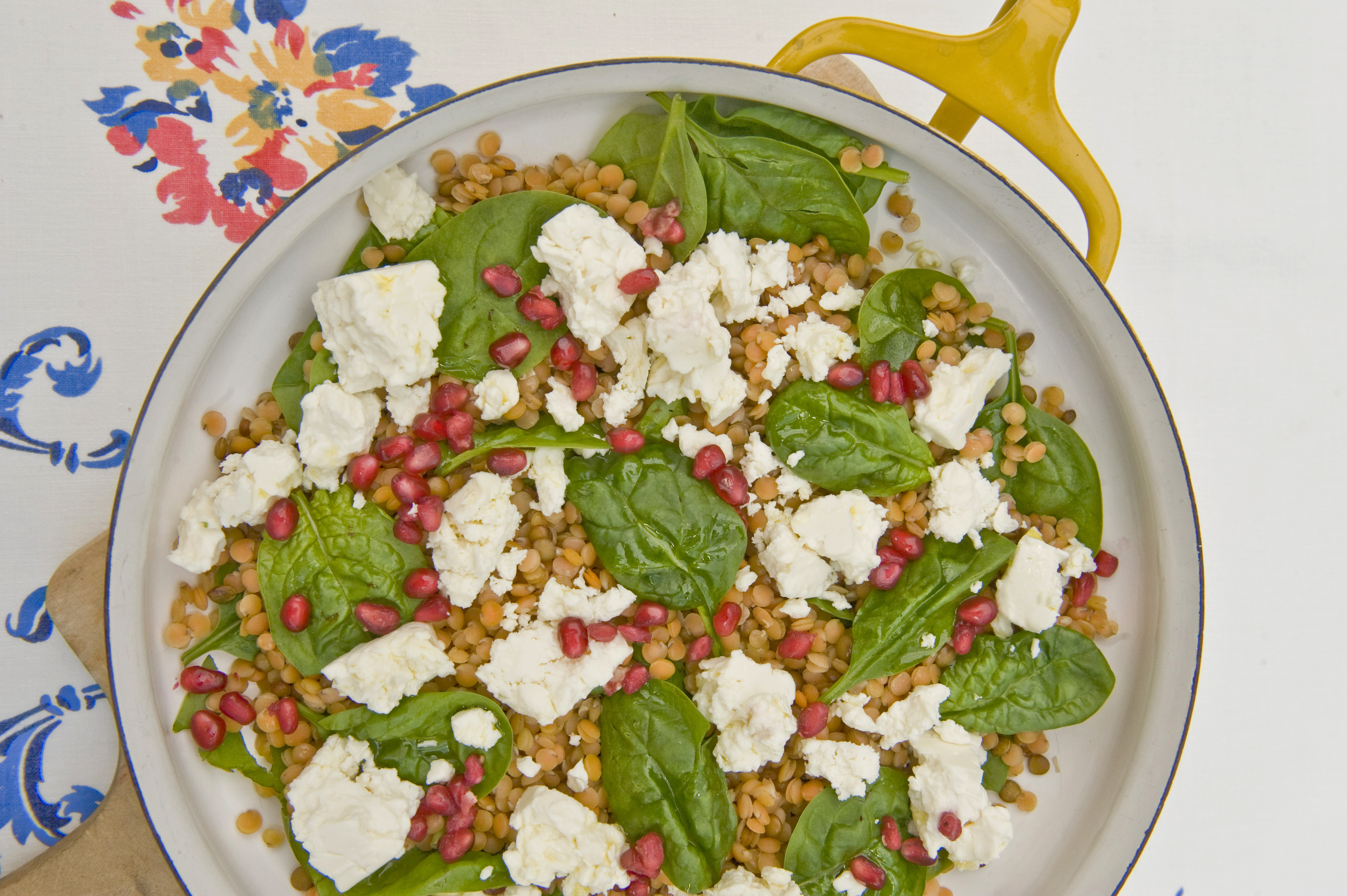 Roter Linsensalat mit Feta & Babyspinat